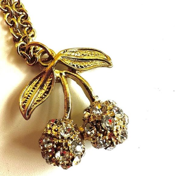 GOLD TONE 3-D RHINESTONE CHERRY PENDANT NECKLACE - Picture 4 of 7